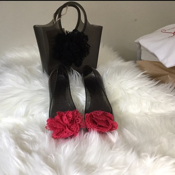 GUESS KIDS RUBBER SHOES WITH BAG - Picture 4 of 7